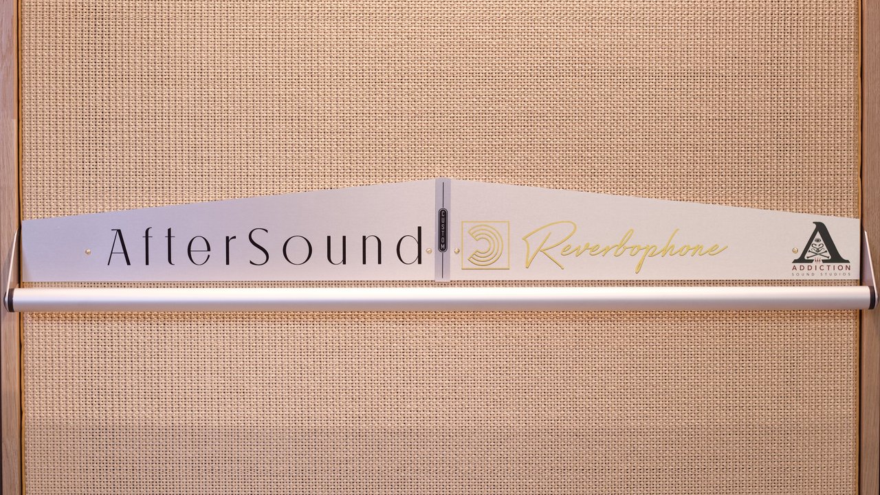 A custom-branded sign fitted to a honey oak Reverbophone with a blond grille